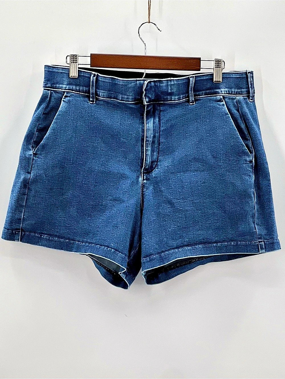 J131 Torrid Denim Jean Shorts Blue Size 12